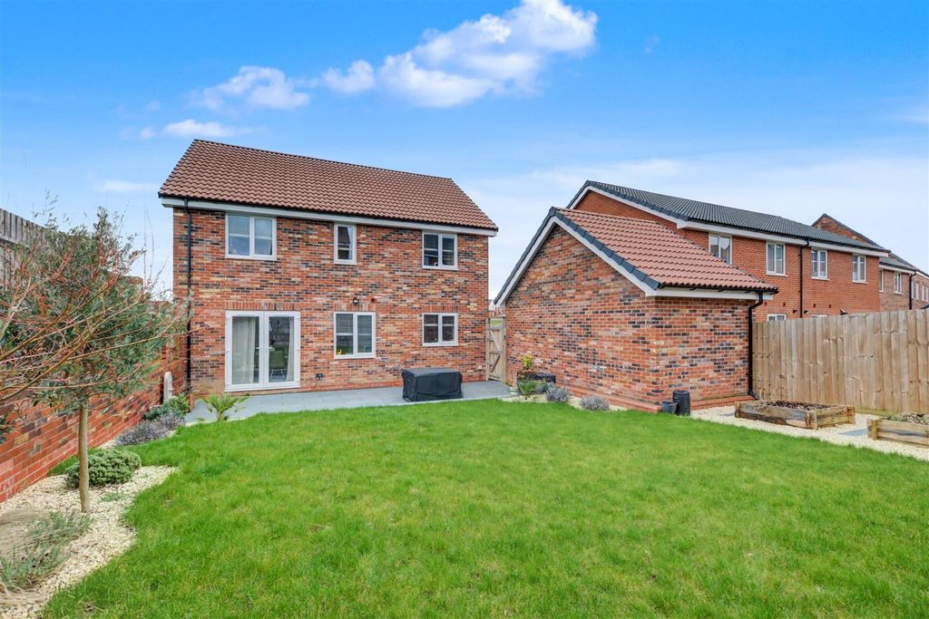 Property photo 2 of 23 Garden_3.Jpeg