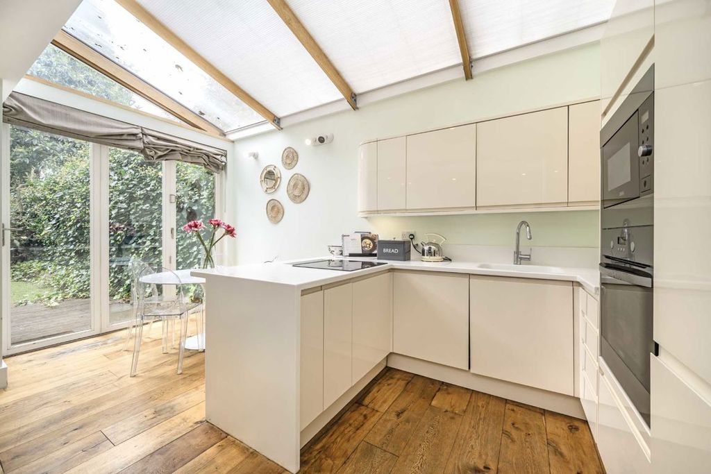 Property photo 2 of 10