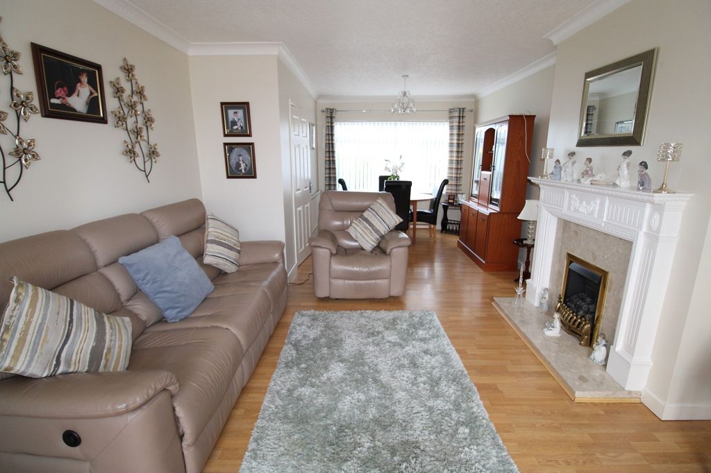 Property photo 3 of 16 Open-Plan Lounge-Diner