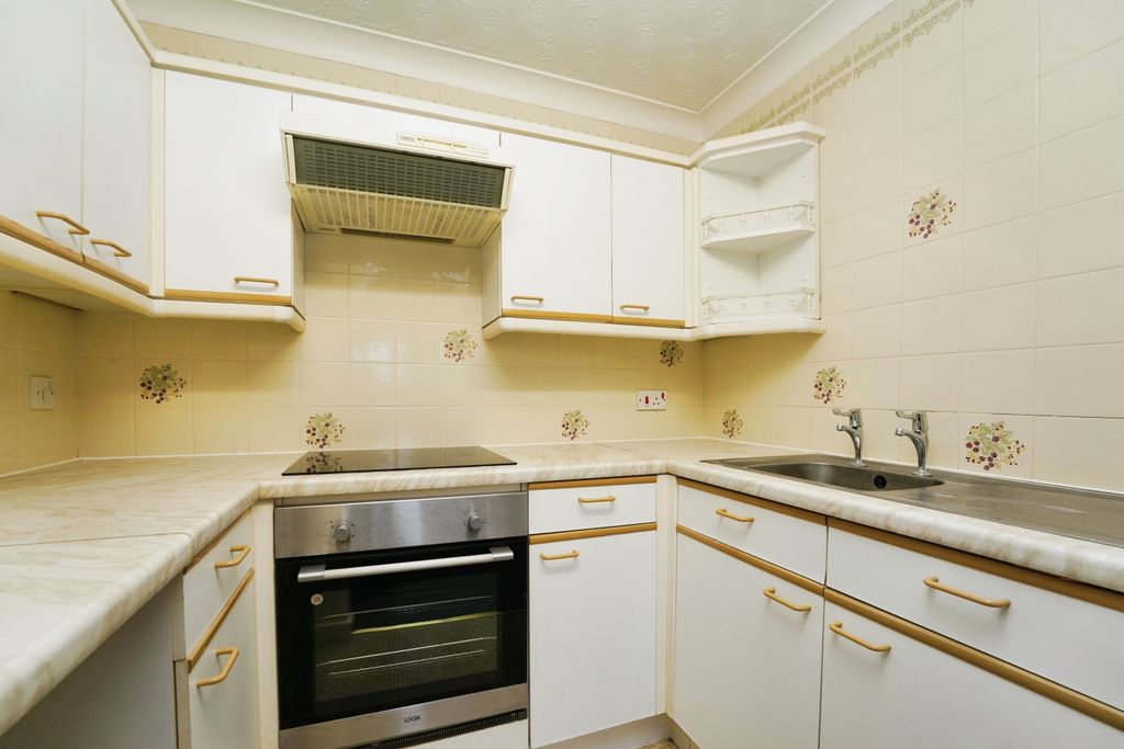 Additional image 7 of 1 bed flat for saleSt. Marys Road, Evesham, Worcestershire WR11
