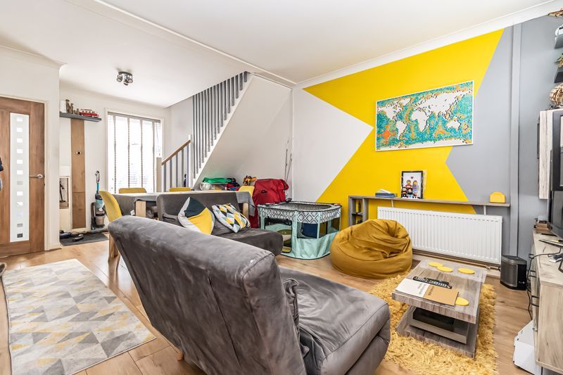 Property photo 2 of 12 .