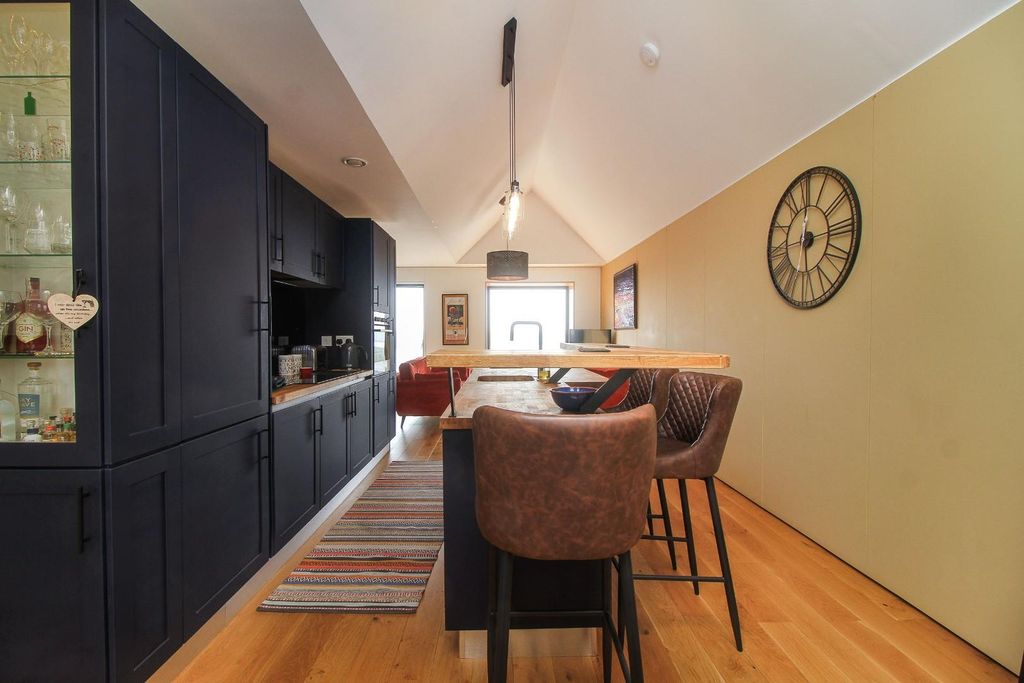 Property photo 2 of 17 12