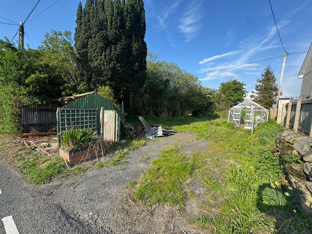 Property photo 2 of 27