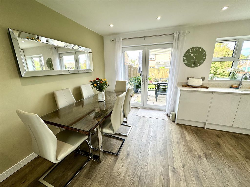 Property photo 3 of 12 Kitchen/Dining Room