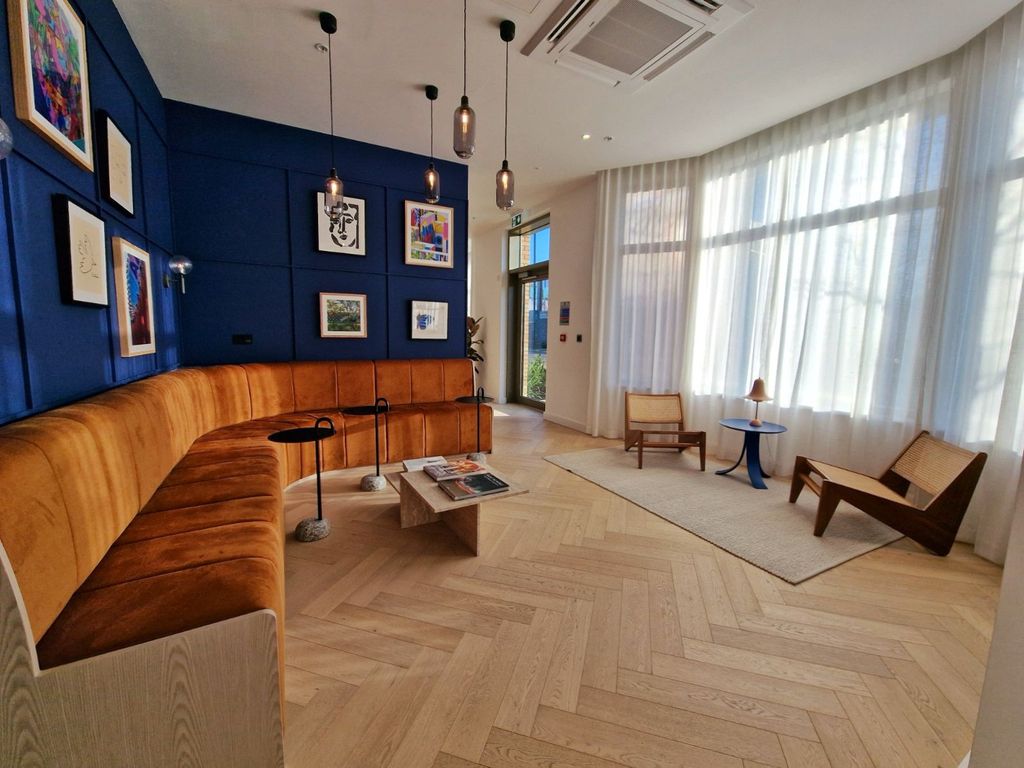 Property photo 2 of 20