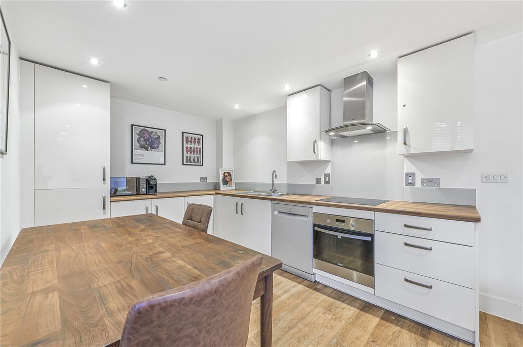 Property photo 3 of 8 Picture No. 06