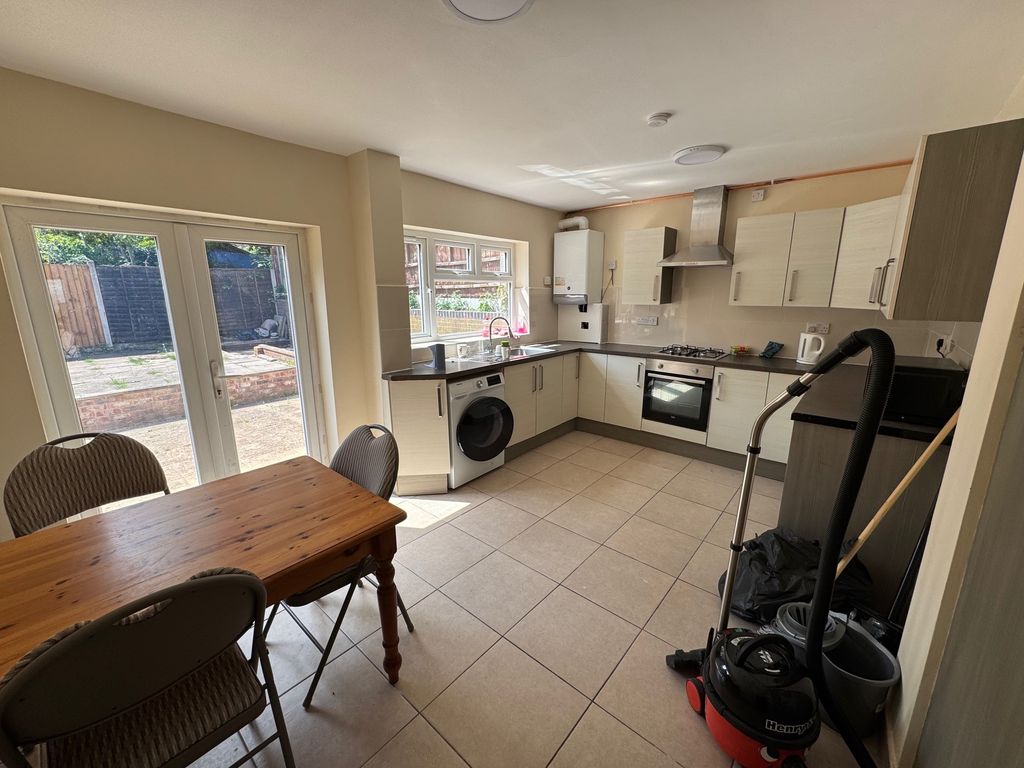 Property photo 3 of 5 9