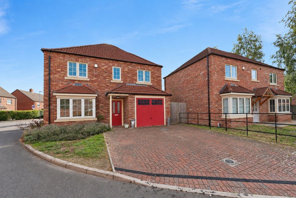 Property photo 1 of 18 5602731