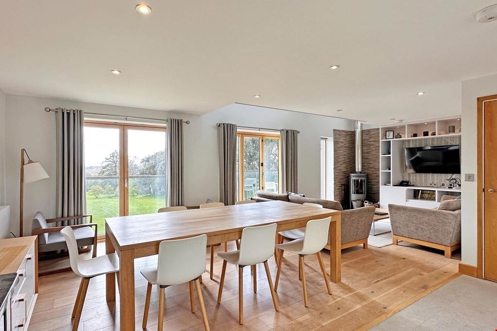 Property photo 3 of 16 376E7Fc3-F719-4F77-9651-18B3Db1B5c43