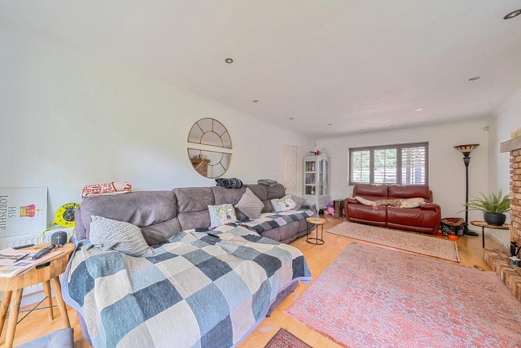 Property photo 2 of 31