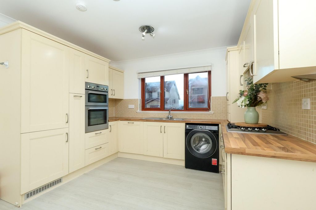 Property photo 2 of 24 Kitchen