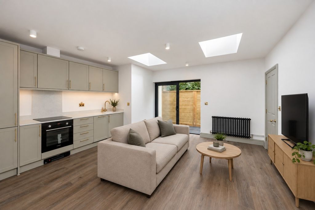 Property photo 2 of 16 5524782