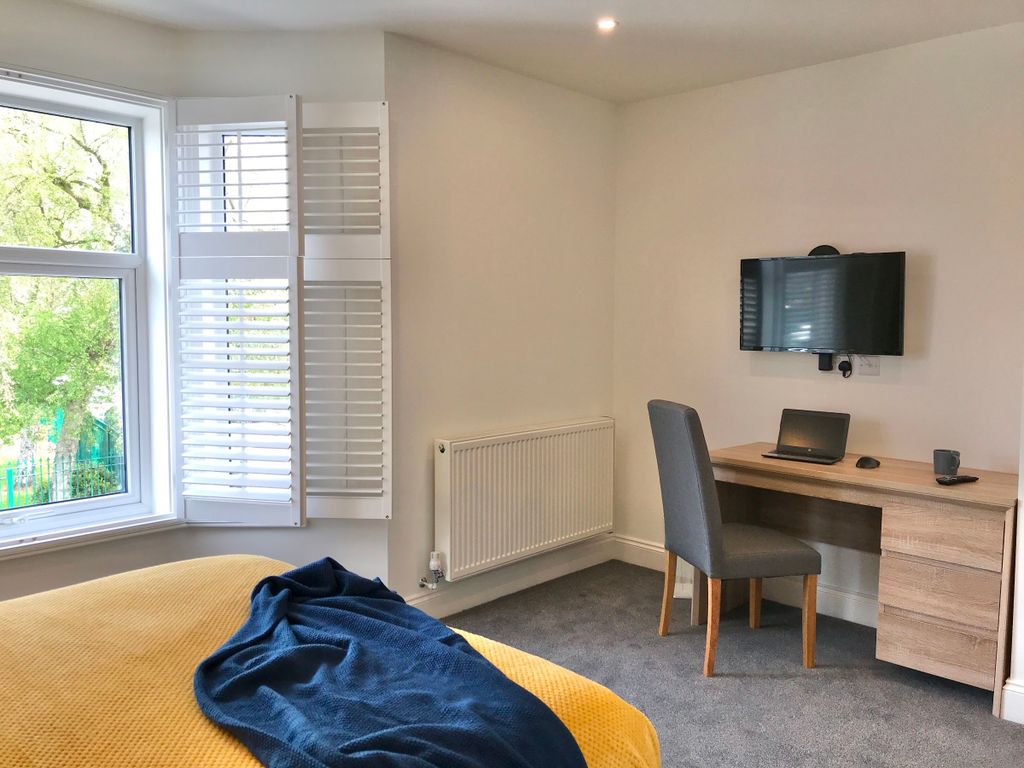 Property photo 2 of 32