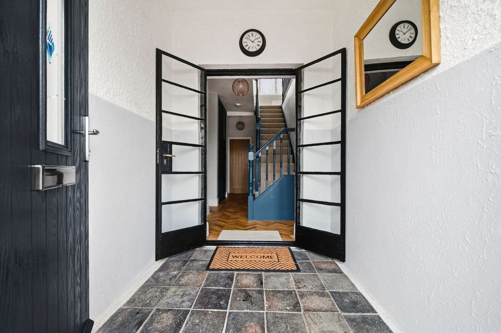 Property photo 3 of 43