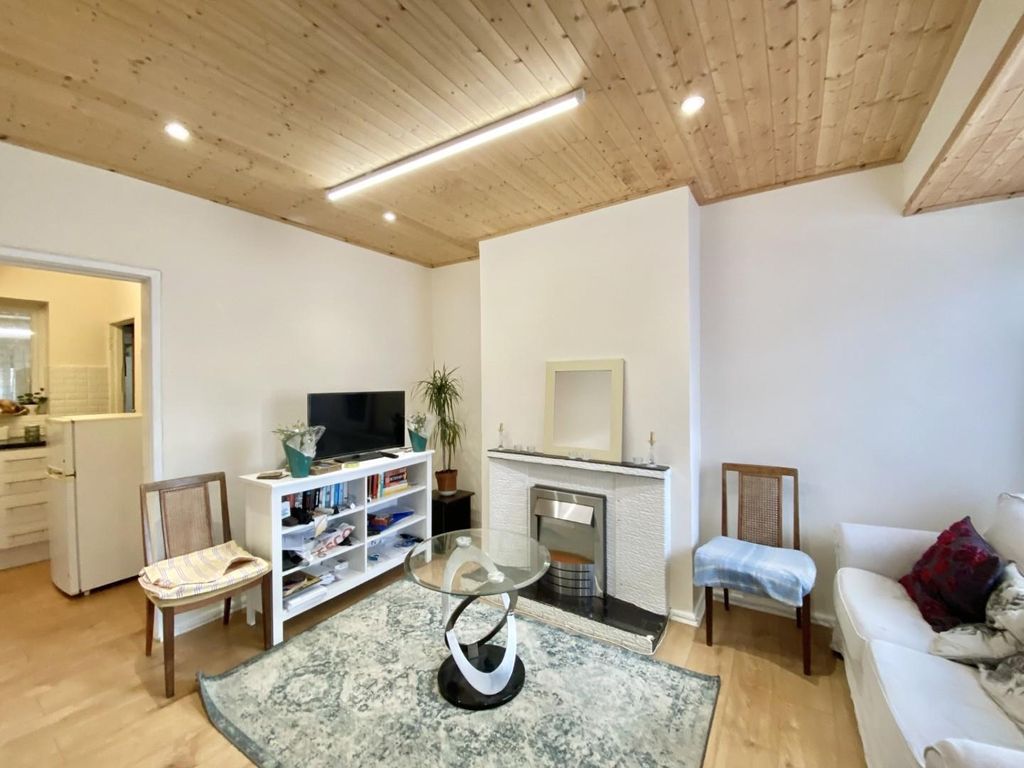 Property photo 2 of 12 Thumbnail_Img_4915.Jpg