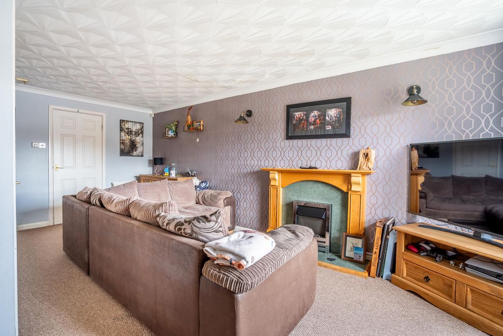 Property photo 3 of 10 Living Room