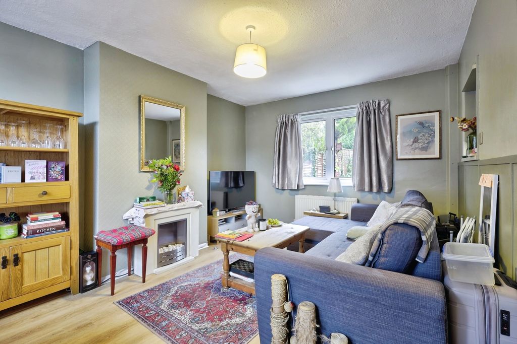 Property photo 3 of 19 Lounge