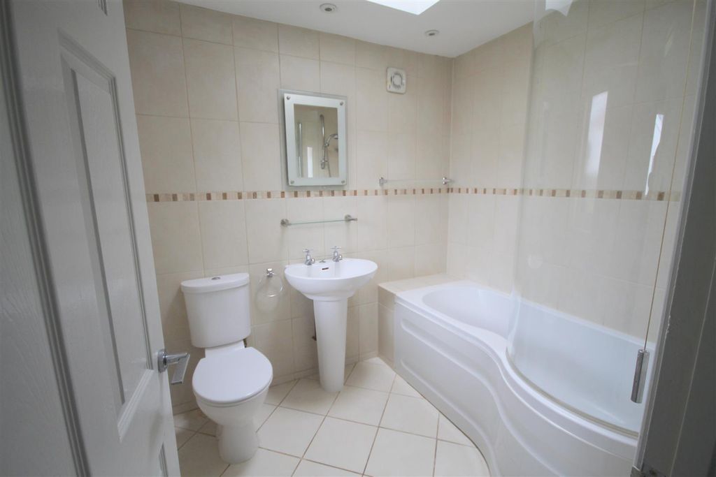 Property photo 3 of 14 Bathroom.Jpg