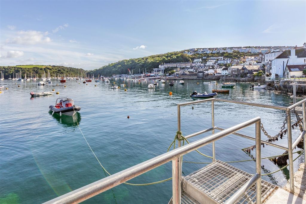 Property photo 2 of 19 Both Steps Into Harbour.Jpg