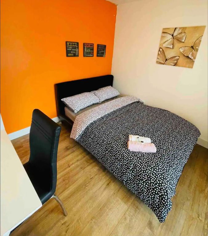 Property photo 1 of 6 Cozy Double Bedroom Featuring A Vibrant Orange Acc...
