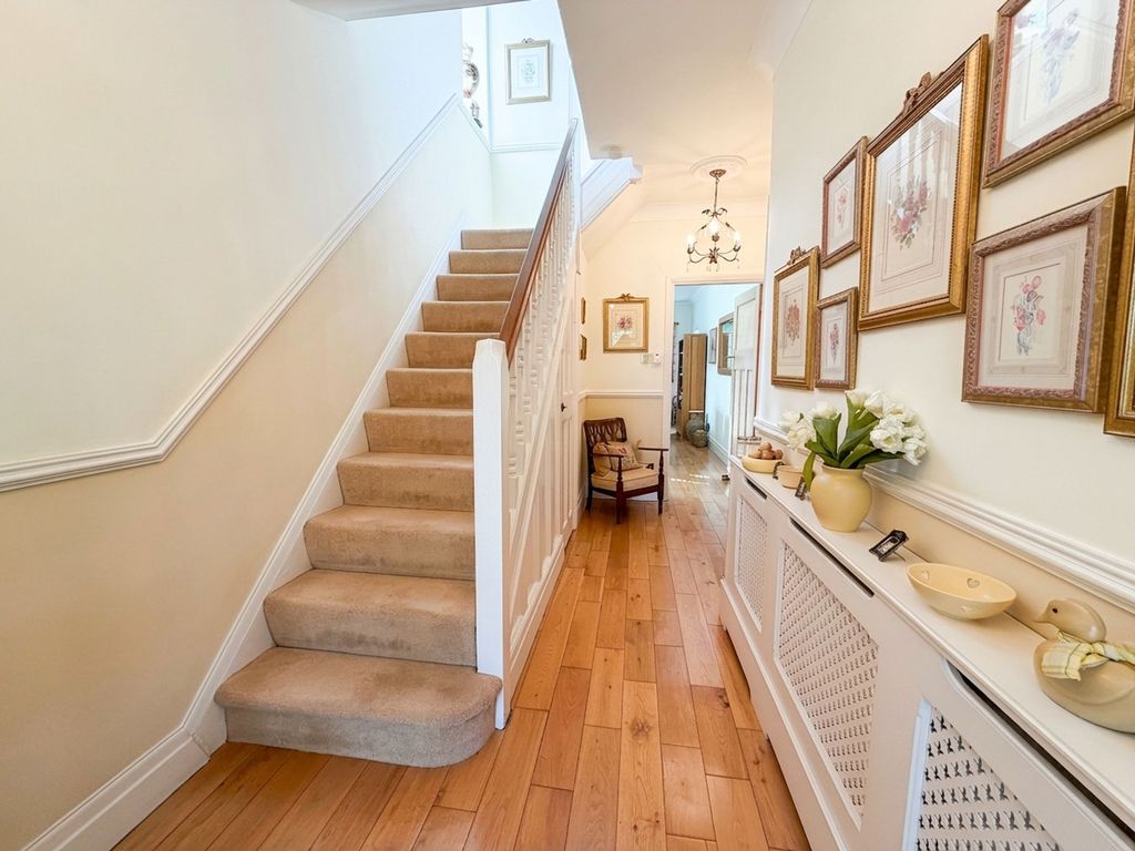 Property photo 2 of 31