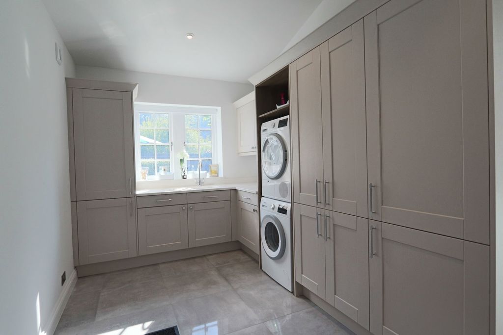Additional image 26 of 5 bed detached house for saleHine Close, Coulsdon CR5