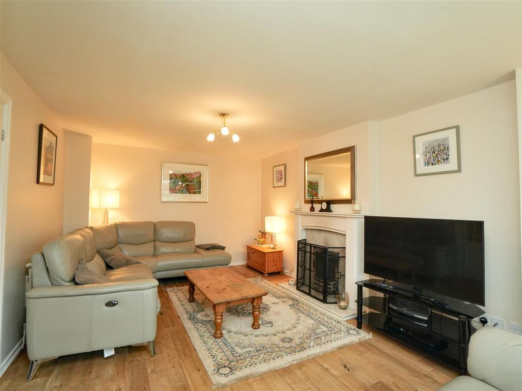 Property photo 2 of 23 Lounge