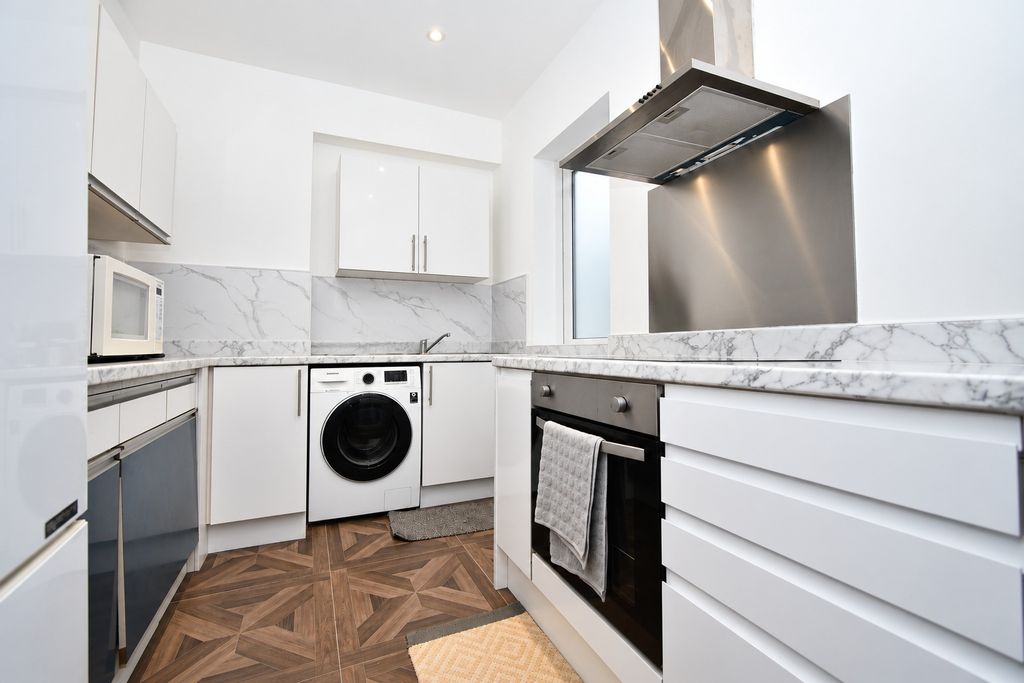 Property photo 2 of 7 6107031
