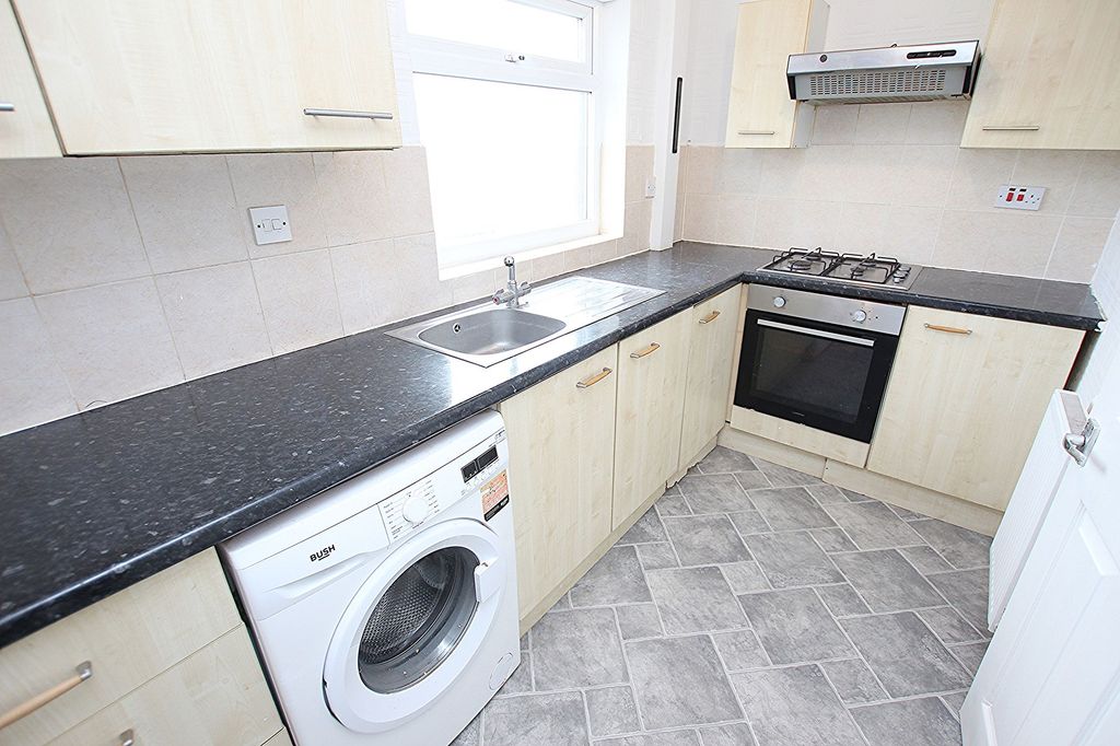 Property photo 2 of 11 Kitchen