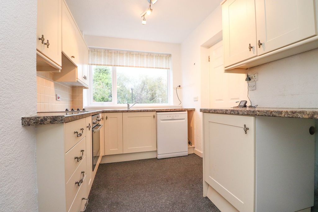 Property photo 3 of 12 Kitchen