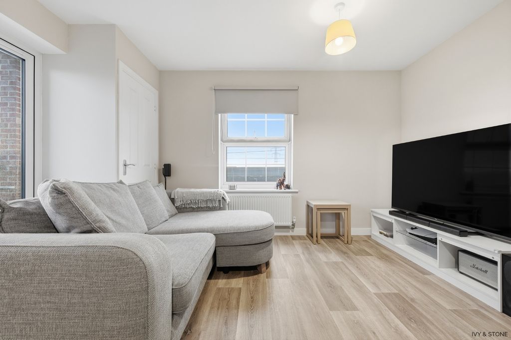 Property photo 2 of 22 4803492