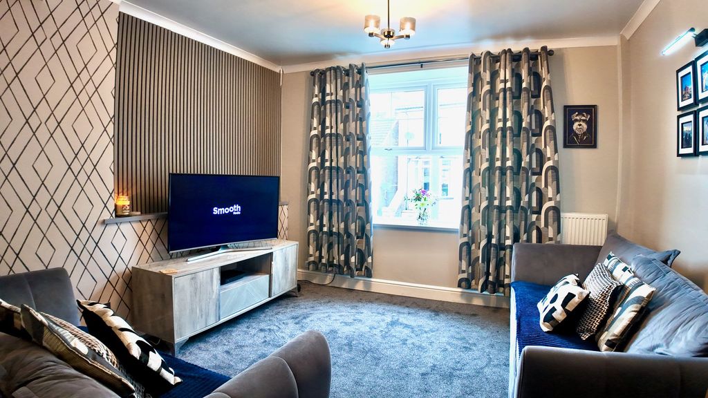 Property photo 2 of 27