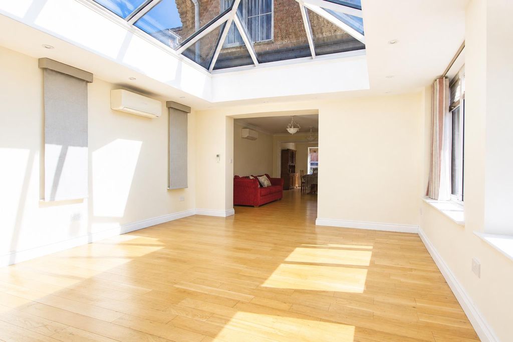 Property photo 3 of 21 3