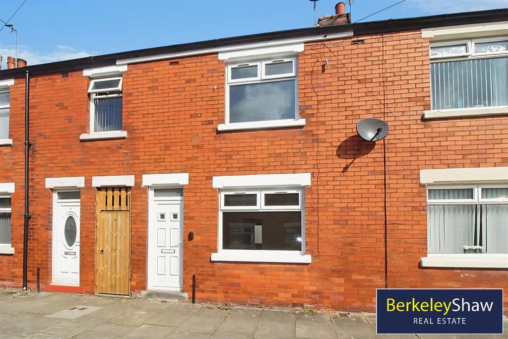 Property photo 1 of 9 External Front