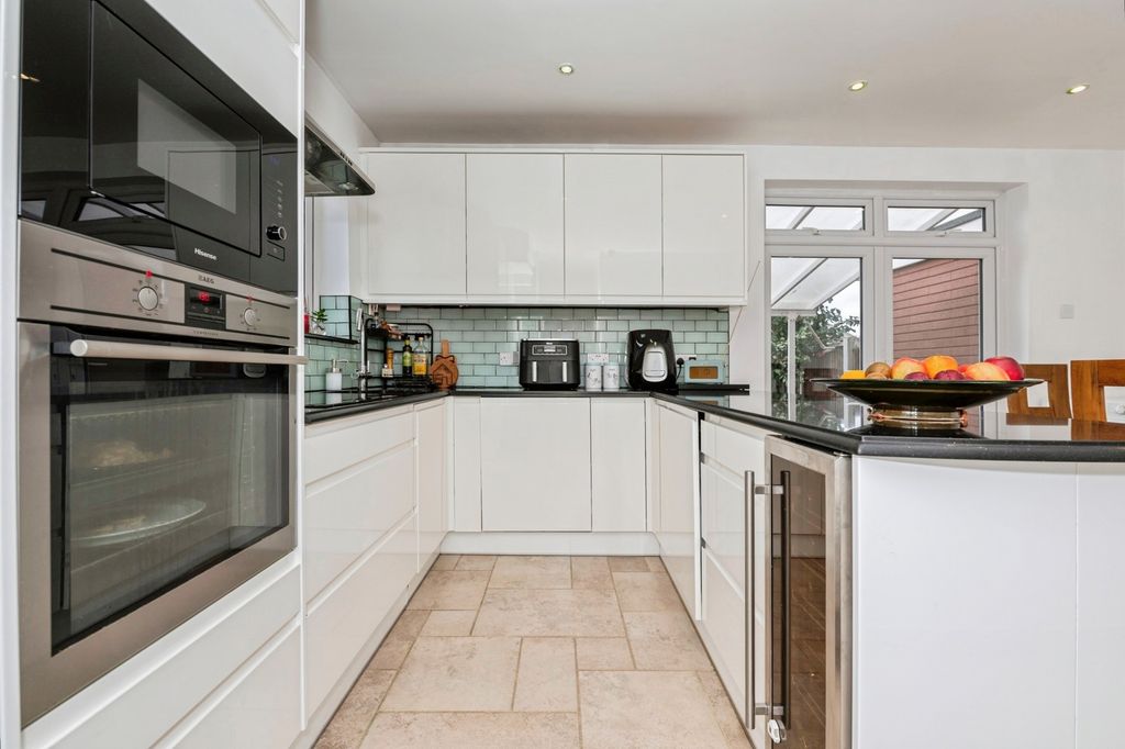 Property photo 2 of 18 Kitchen/Diner