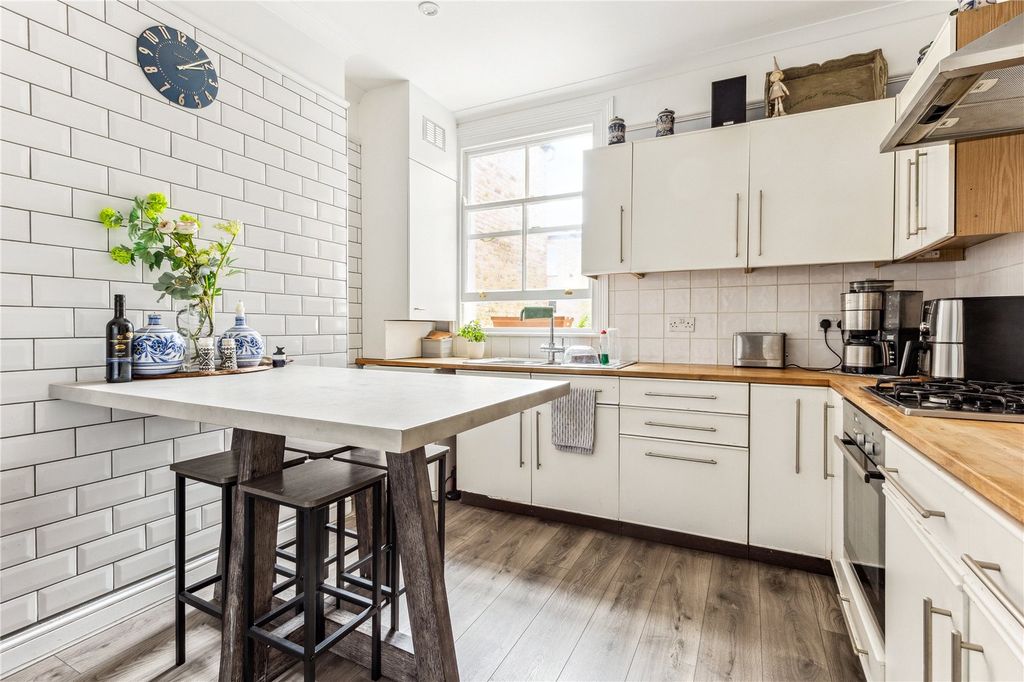 Property photo 3 of 14 Kitchen