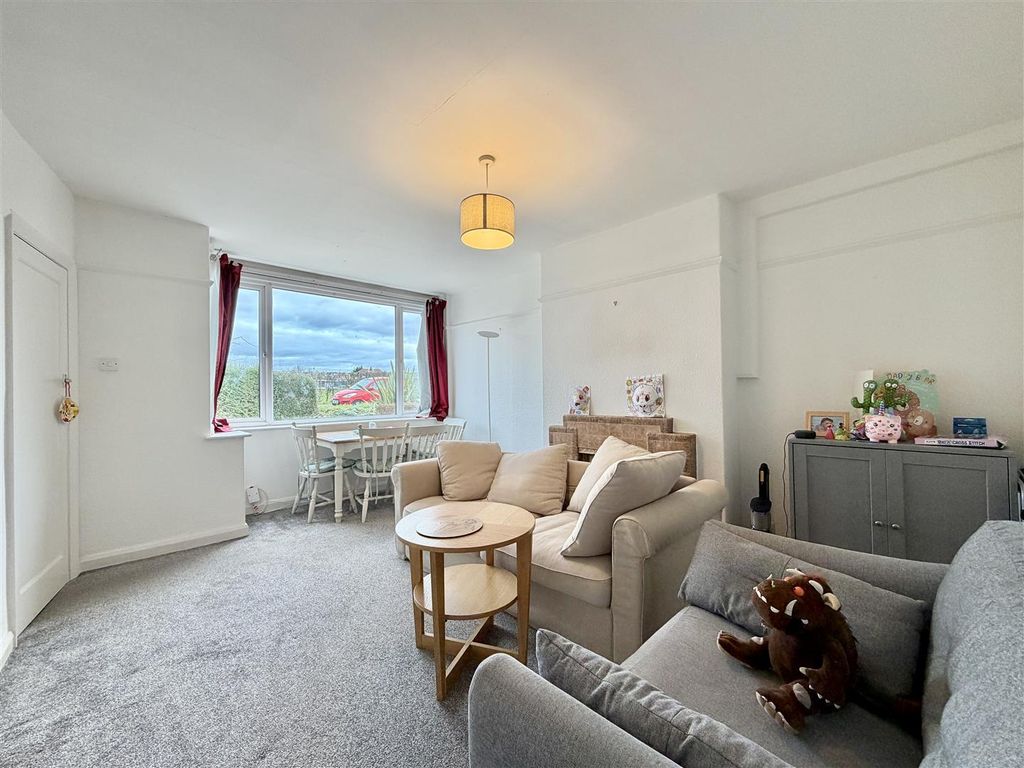 Property photo 2 of 14 Lounge