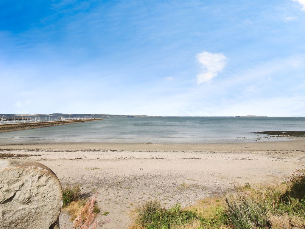 Property photo 2 of 19 Beach