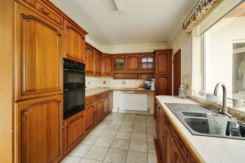 Property photo 2 of 16 Photo