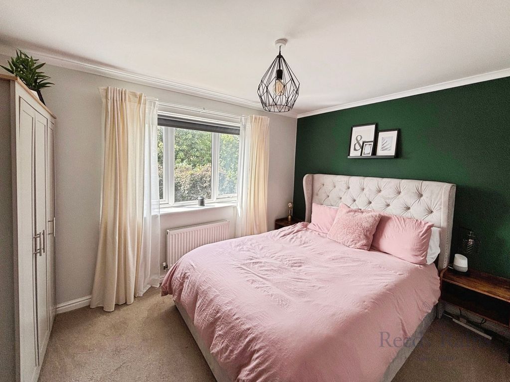 Property photo 3 of 16 Master Bedroom