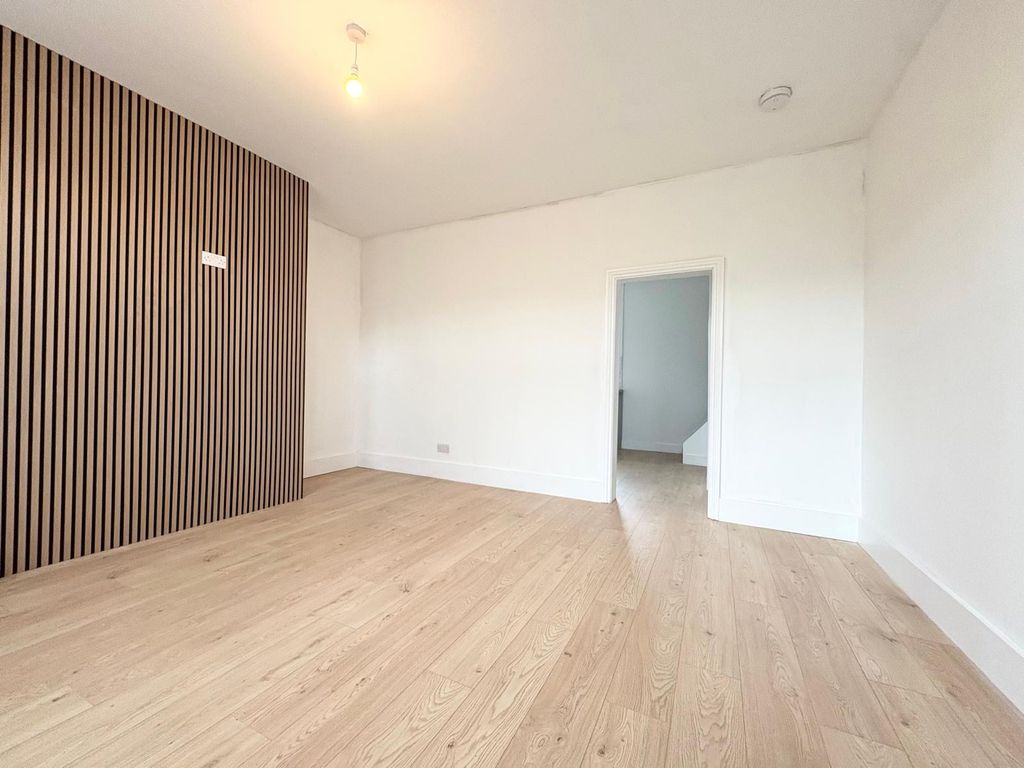 Property photo 3 of 13 Living Room