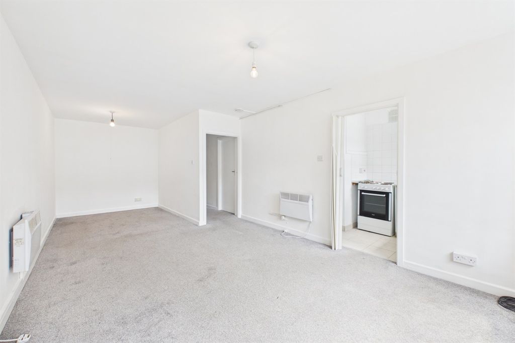 Property photo 1 of 6 Studio / Reception