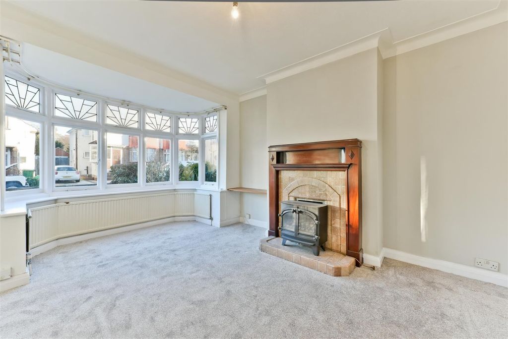 Property photo 3 of 11 5717372