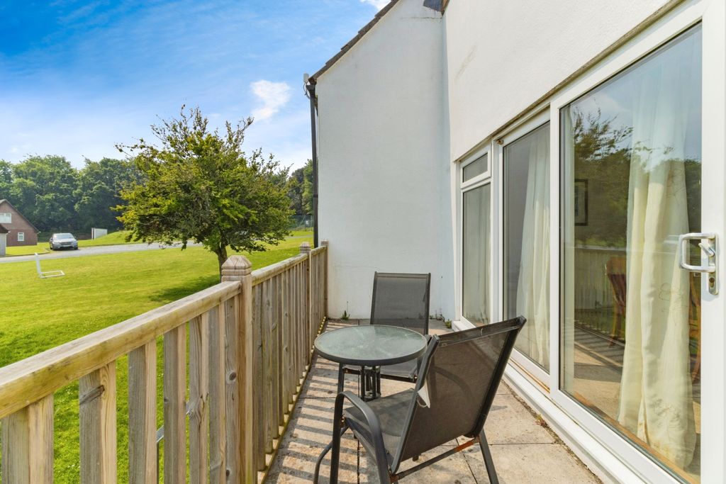 Property photo 2 of 17 Balcony