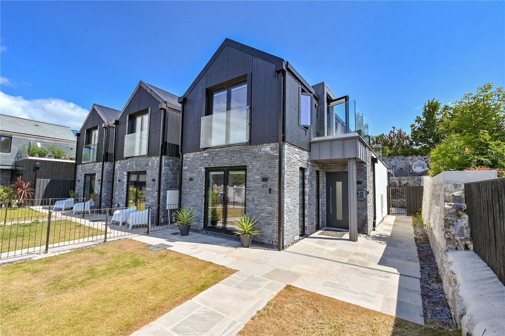 Property photo 2 of 12 Exterior