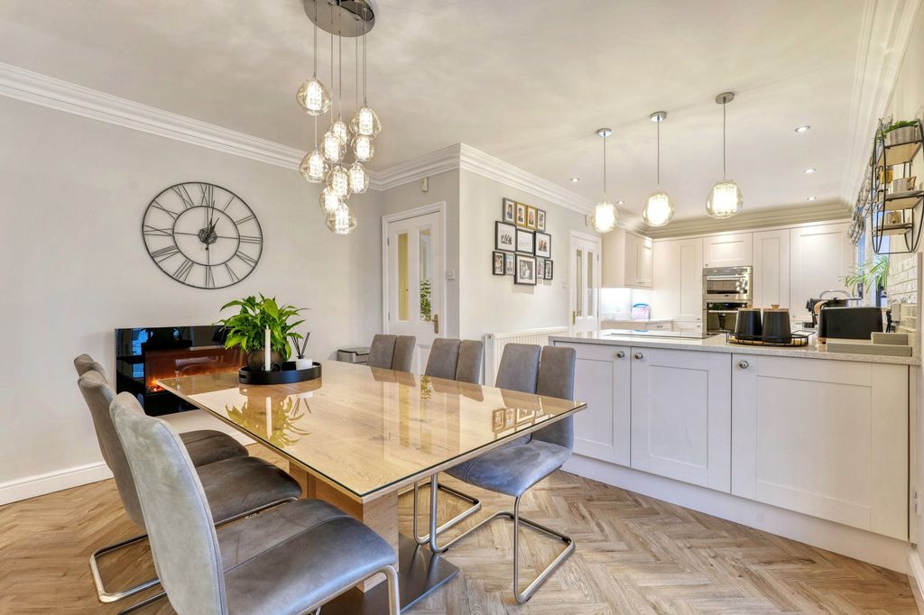 Property photo 3 of 40