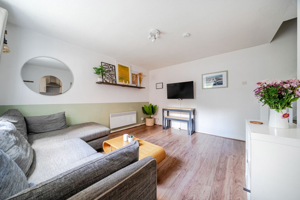 Property photo 2 of 10 1501369-9-6A73348...