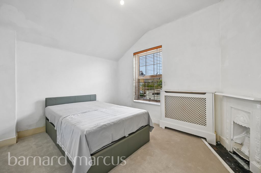 Property photo 3 of 8 Bedroom