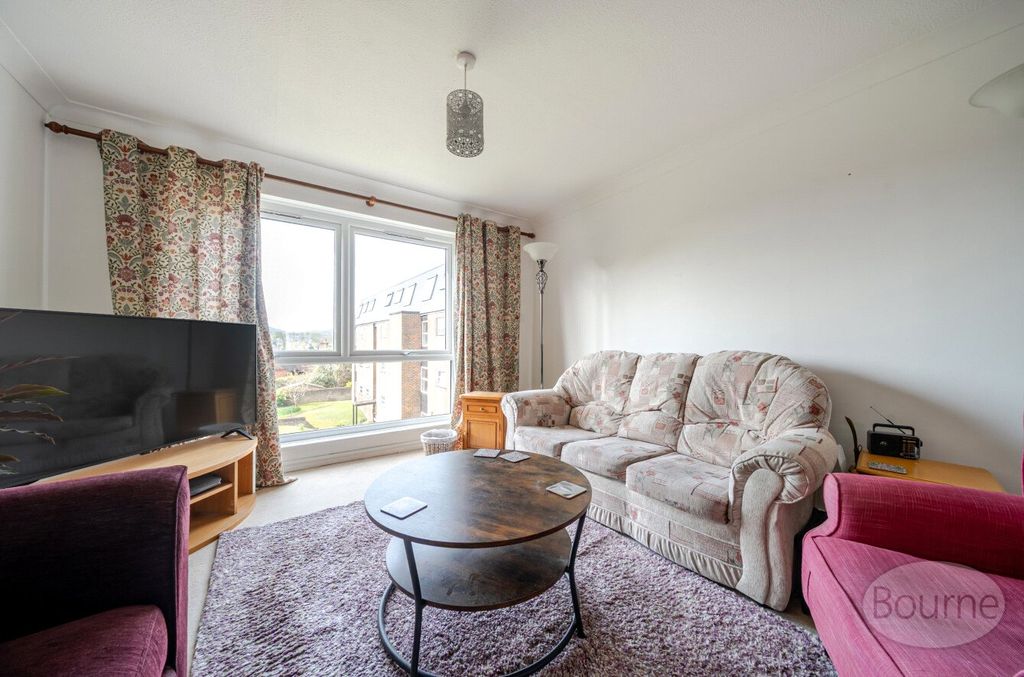 Property photo 2 of 16 Picture No. 18