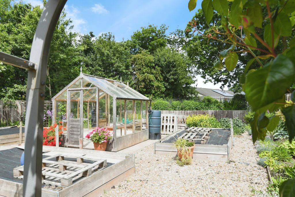 Property photo 2 of 20